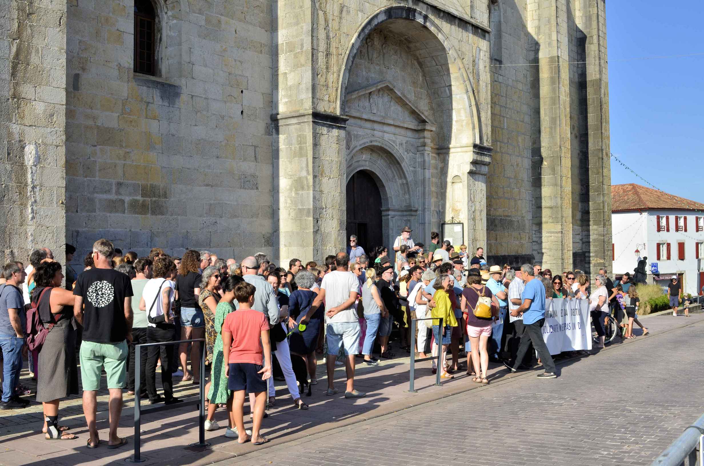 <br />
<b>Notice</b>:  Undefined variable: titre in <b>/var/www/vhosts/bidasoa-etorkinekin.org/httpdocs/views/urrugne.view.php</b> on line <b>28</b><br />
